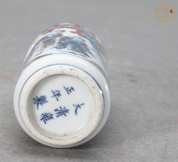 古玩陶瓷清晚期 青花釉里紅人物紋鼻煙壺真品鑒賞圖