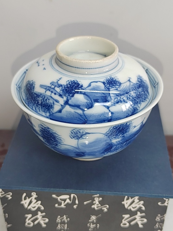 古玩轉(zhuǎn)賣日本明治青花山水人物蓋碗拍賣,當(dāng)前價(jià)格0元