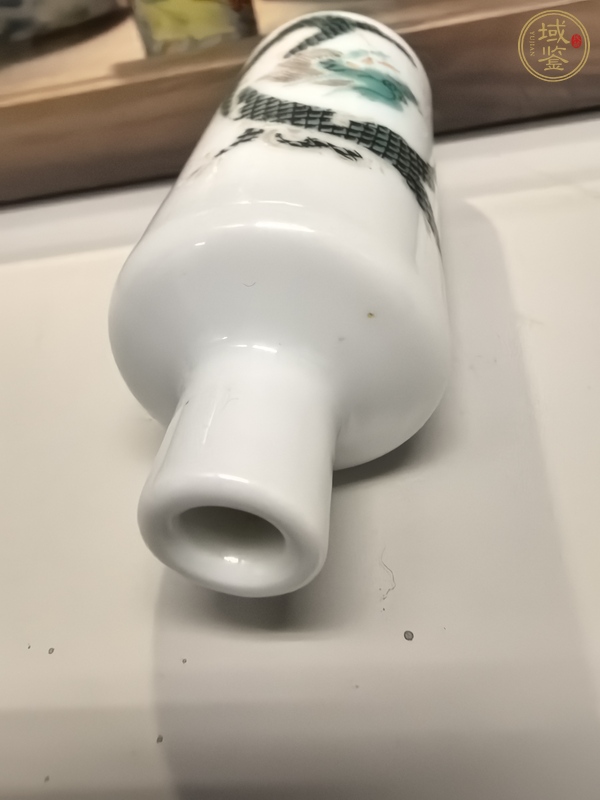 古玩陶瓷五彩龍紋鼻煙壺真品鑒賞圖