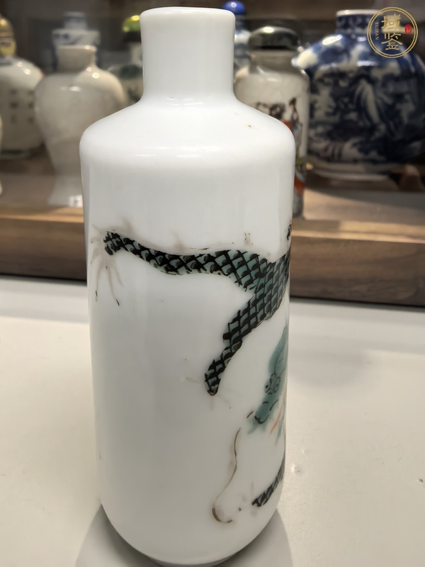 古玩陶瓷五彩龍紋鼻煙壺真品鑒賞圖