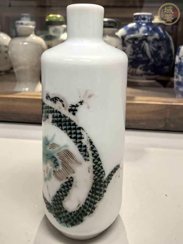 古玩陶瓷五彩龍紋鼻煙壺真品鑒賞圖
