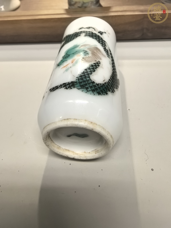 古玩陶瓷五彩龍紋鼻煙壺真品鑒賞圖
