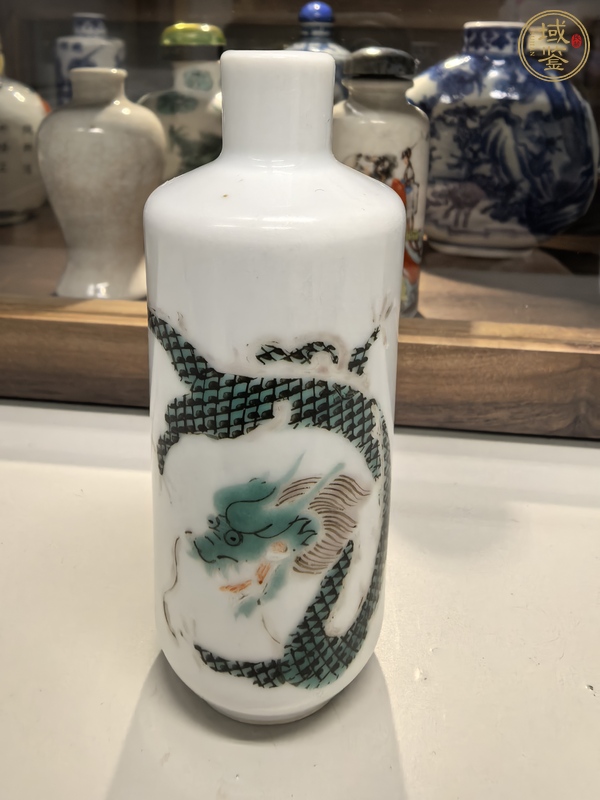 古玩陶瓷五彩龍紋鼻煙壺真品鑒賞圖