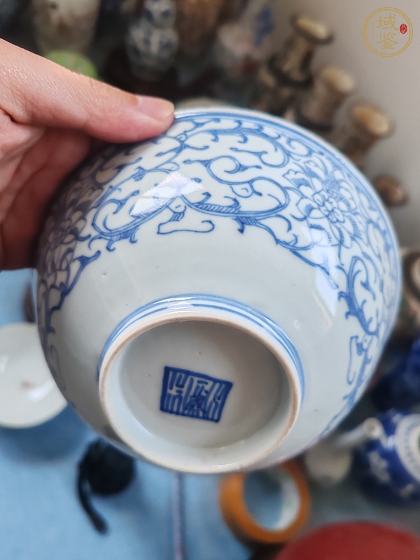 古玩陶瓷青花纏枝花卉紋碗真品鑒賞圖