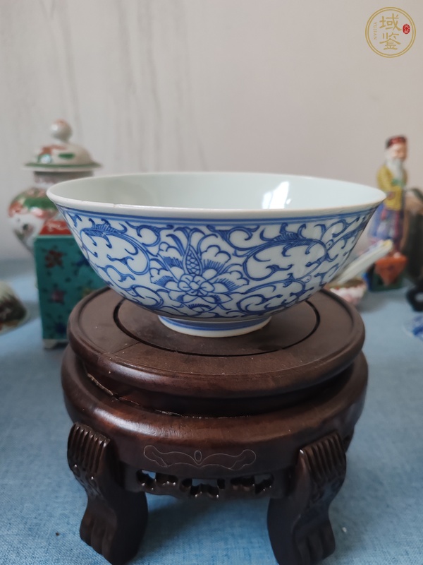 古玩陶瓷青花纏枝花卉紋碗真品鑒賞圖