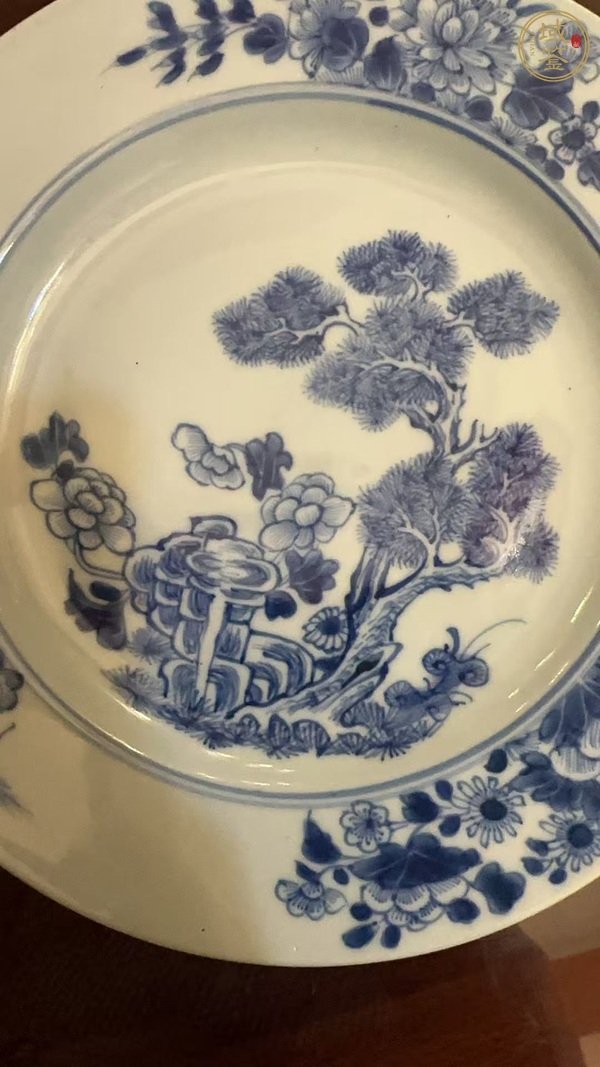 古玩陶瓷花卉紋青花盤真品鑒賞圖