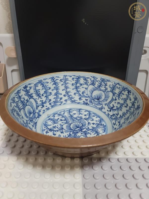 古玩陶瓷清中期紫金釉青花纏枝蓮紋盆真品鑒賞圖