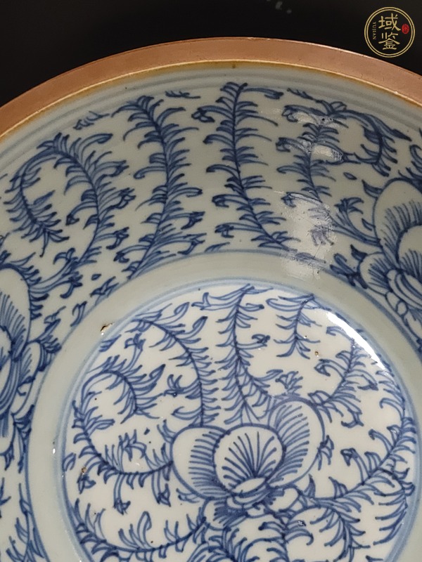 古玩清中期紫金釉青花纏枝蓮紋盆真品鑒賞圖