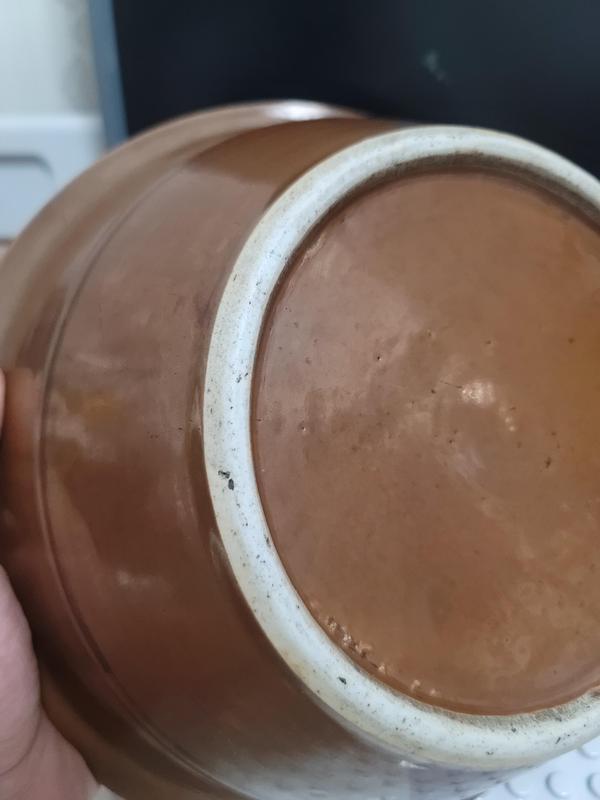 古玩陶瓷清中期紫金釉青花纏枝蓮紋盆拍賣，當前價格2200元