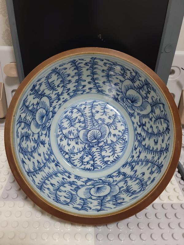 古玩陶瓷清中期紫金釉青花纏枝蓮紋盆拍賣，當前價格2200元