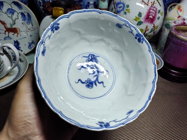 古玩陶瓷青花折枝花卉紋花口碗真品鑒賞圖