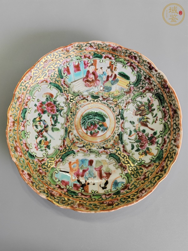 古玩陶瓷人物花鳥蝶紋廣彩盤真品鑒賞圖