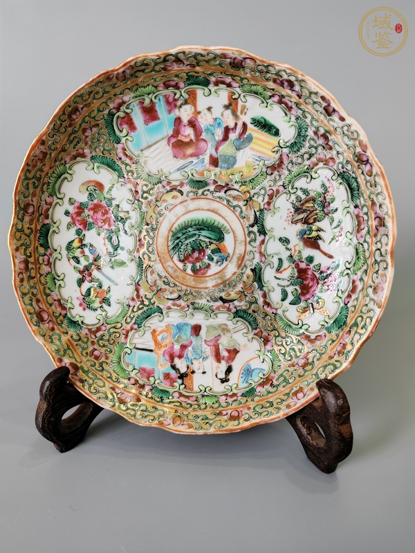 古玩陶瓷人物花鳥蝶紋廣彩盤真品鑒賞圖