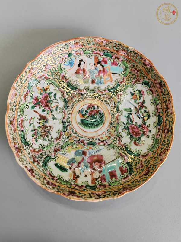 古玩陶瓷人物花鳥蝶紋廣彩盤真品鑒賞圖