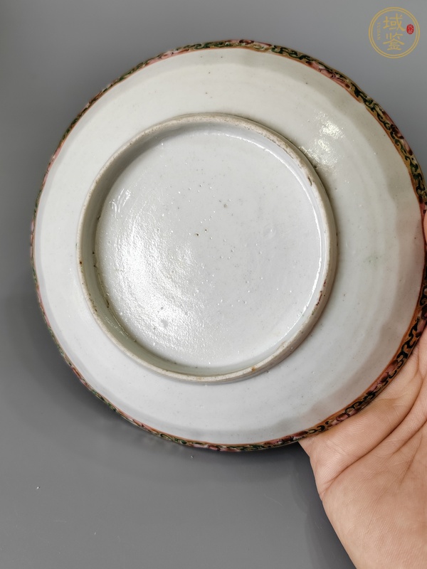 古玩陶瓷人物花鳥蝶紋廣彩盤真品鑒賞圖