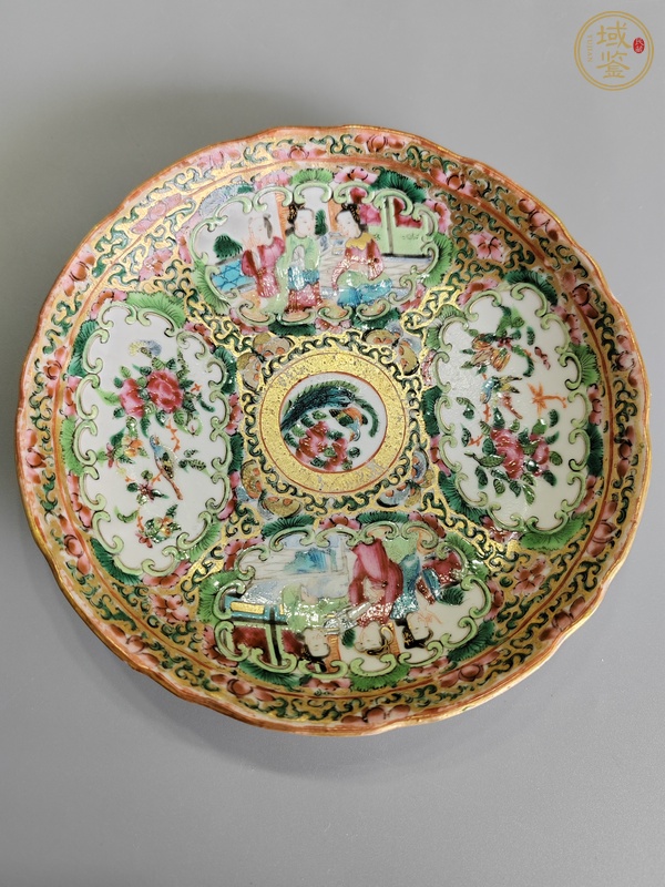 古玩陶瓷人物花鳥蝶紋廣彩盤真品鑒賞圖