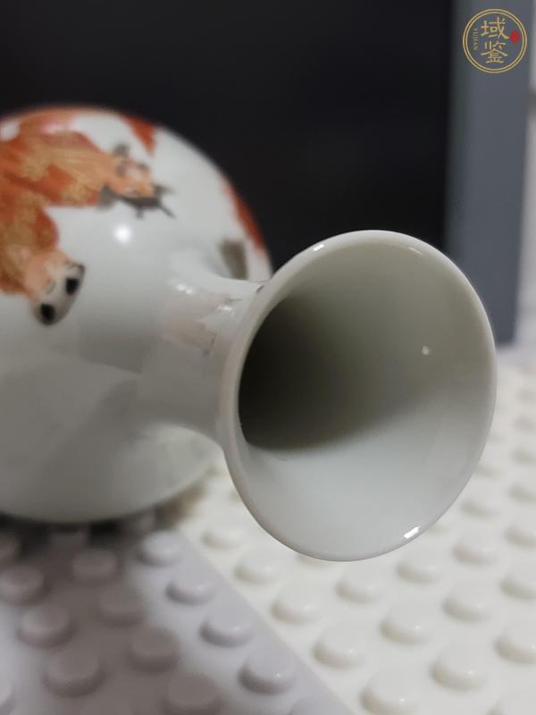 古玩陶瓷人物紋礬紅瓶真品鑒賞圖