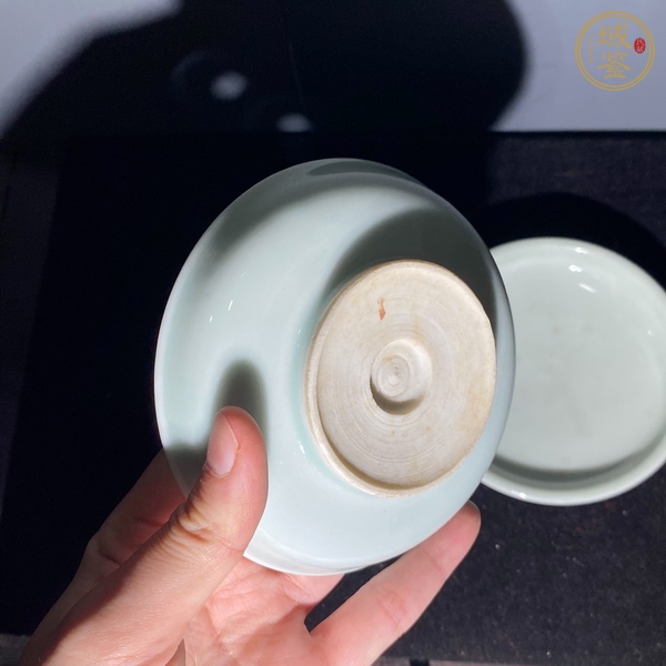 古玩陶瓷日本明治青白釉盤真品鑒賞圖