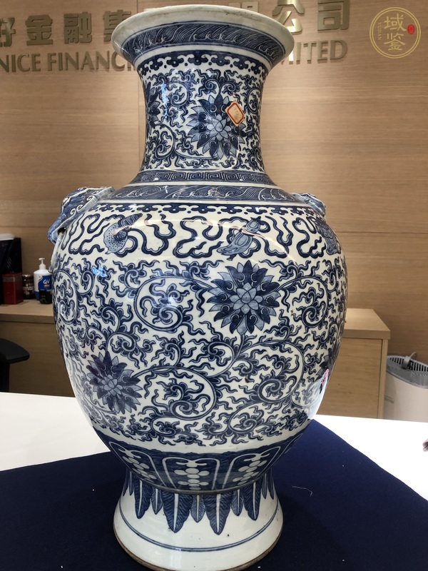 古玩陶瓷清光緒青花纏枝花卉八吉祥紋鋪首尊真品鑒賞圖