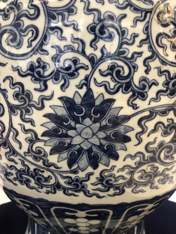 古玩陶瓷清光緒青花纏枝花卉八吉祥紋鋪首尊真品鑒賞圖