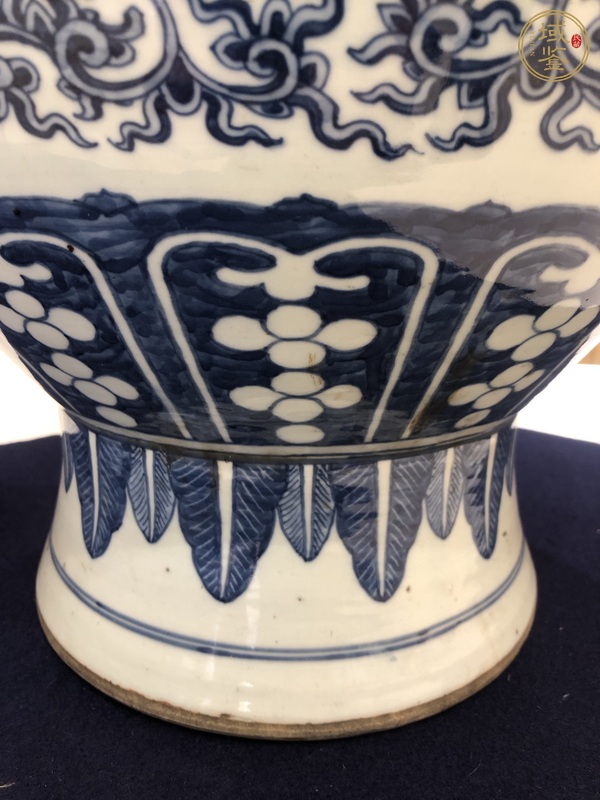 古玩陶瓷清光緒青花纏枝花卉八吉祥紋鋪首尊真品鑒賞圖