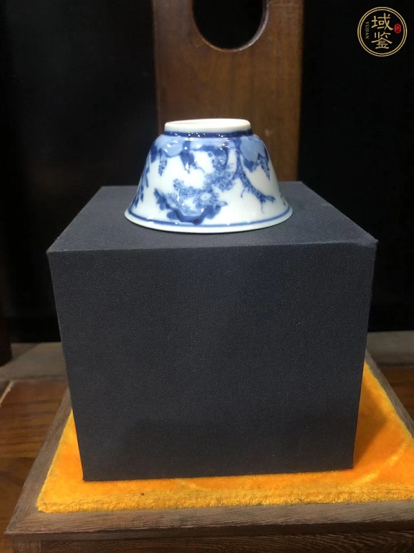 古玩陶瓷山水人物紋青花杯真品鑒賞圖