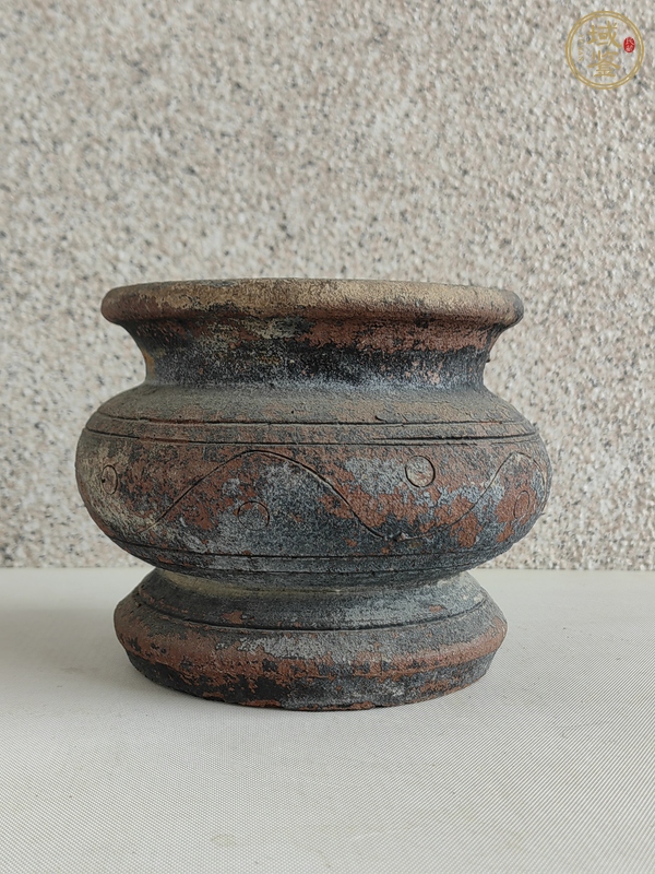 古玩陶瓷刻花渣斗真品鑒賞圖