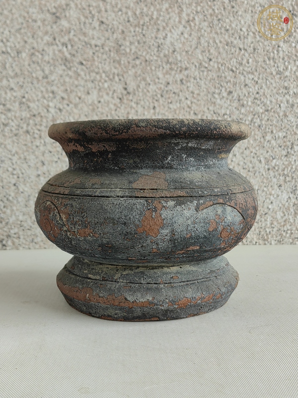 古玩陶瓷刻花渣斗真品鑒賞圖