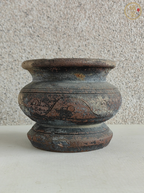 古玩陶瓷刻花渣斗真品鑒賞圖