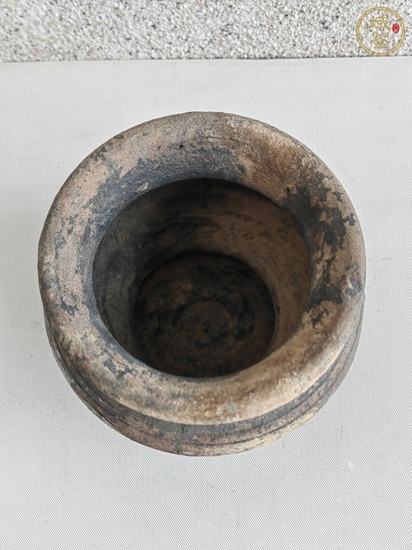 古玩陶瓷刻花渣斗真品鑒賞圖