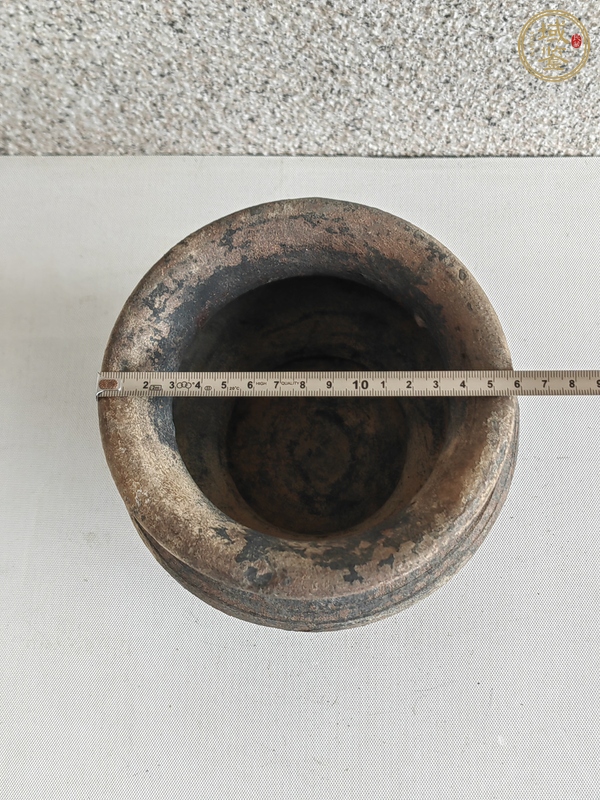 古玩陶瓷刻花渣斗真品鑒賞圖