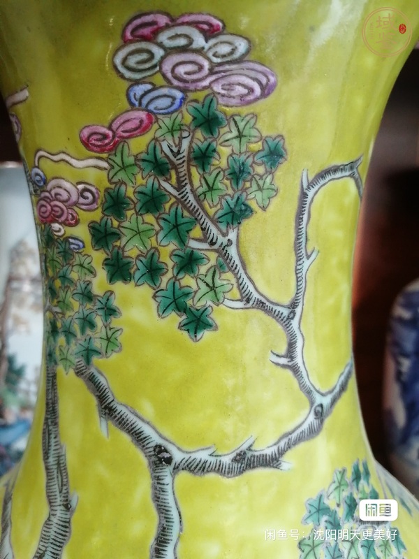 古玩陶瓷黃地粉彩鳳穿花紋撇口瓶真品鑒賞圖