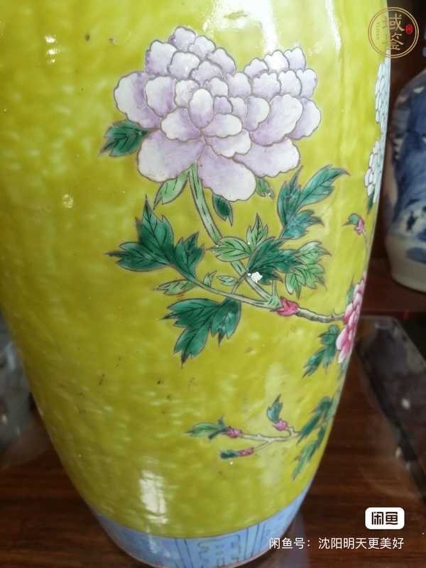 古玩陶瓷黃地粉彩鳳穿花紋撇口瓶真品鑒賞圖