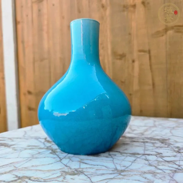 古玩陶瓷孔雀藍(lán)釉天球瓶真品鑒賞圖