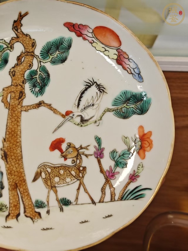 古玩陶瓷鶴鹿同春粉彩盤真品鑒賞圖
