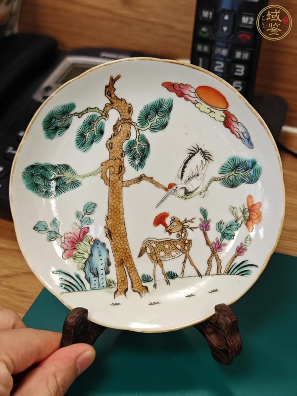 古玩陶瓷鶴鹿同春粉彩盤真品鑒賞圖