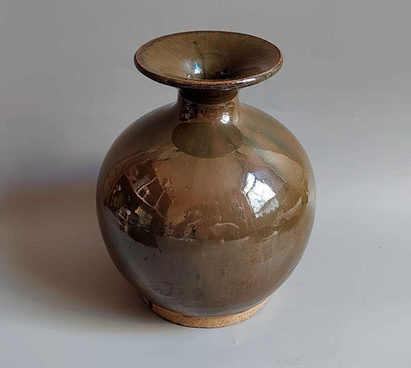古玩轉(zhuǎn)賣雅致的明代紫金釉撇口瓶拍賣,當(dāng)前價(jià)格0元