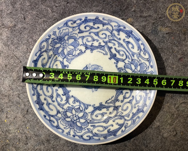 古玩陶瓷清嘉慶纏枝花卉盤真品鑒賞圖