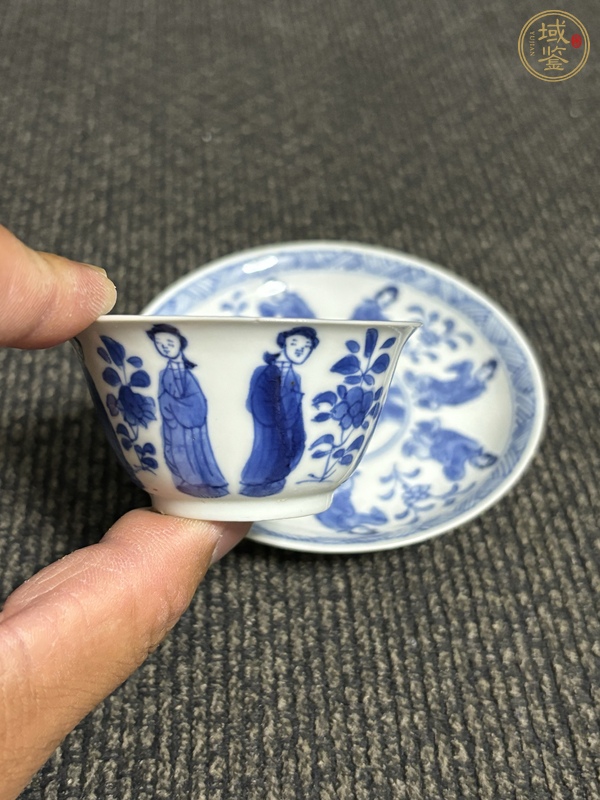 古玩陶瓷青花仕女人物紋杯碟真品鑒賞圖