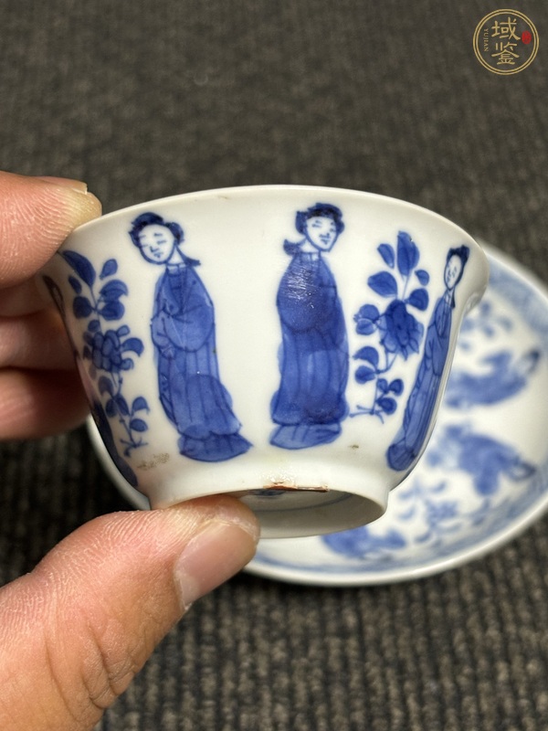 古玩陶瓷青花仕女人物紋杯碟真品鑒賞圖