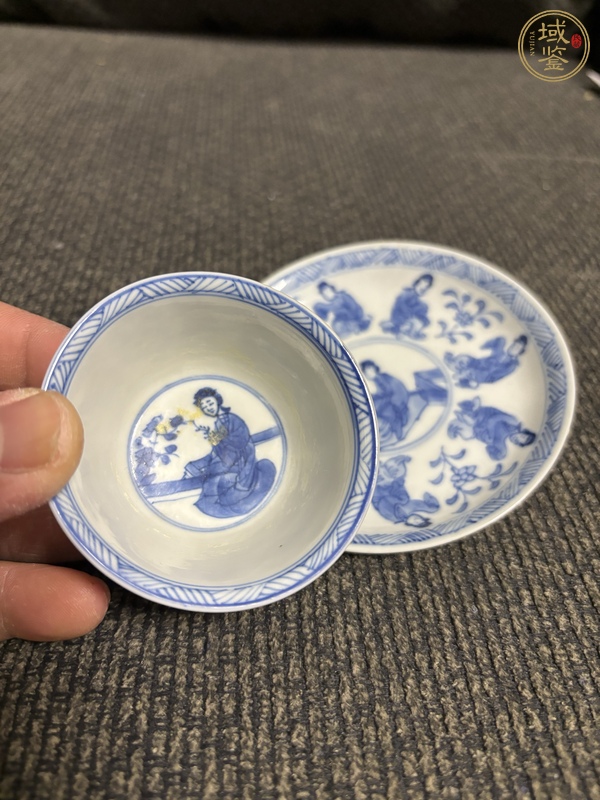 古玩陶瓷青花仕女人物紋杯碟真品鑒賞圖