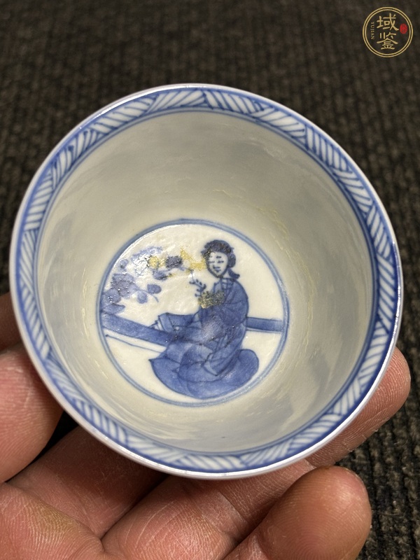 古玩陶瓷青花仕女人物紋杯碟真品鑒賞圖