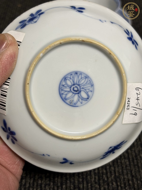 古玩陶瓷青花折枝花卉紋杯碟真品鑒賞圖