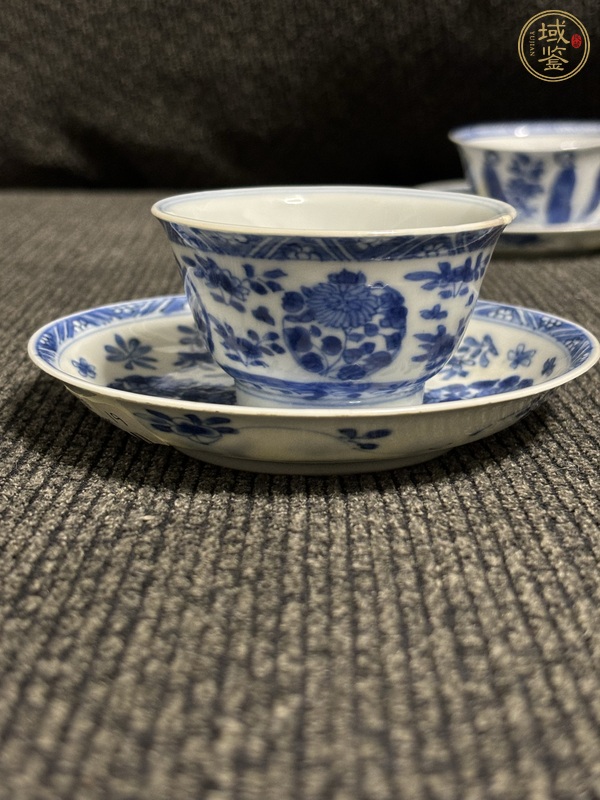 古玩陶瓷青花折枝花卉紋杯碟真品鑒賞圖