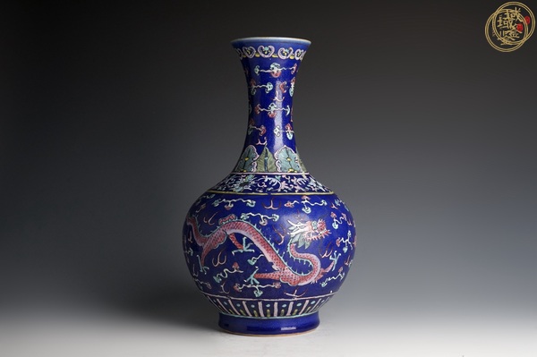 古玩陶瓷藍(lán)釉粉彩龍紋賞瓶真品鑒賞圖