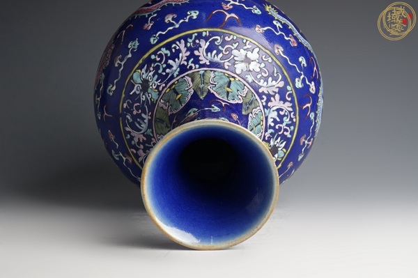 古玩陶瓷藍(lán)釉粉彩龍紋賞瓶真品鑒賞圖