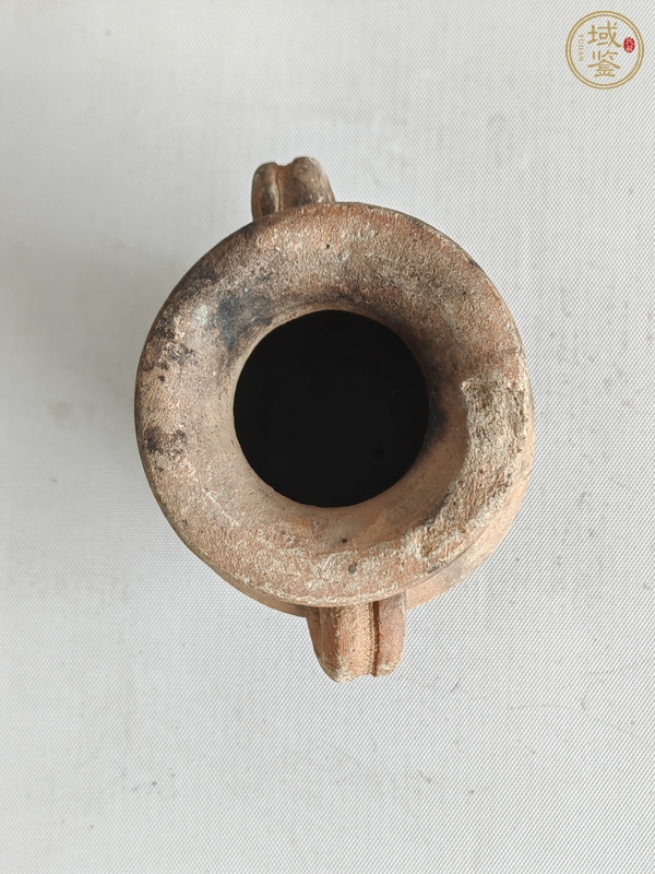 古玩陶瓷刻花雙耳瓶真品鑒賞圖