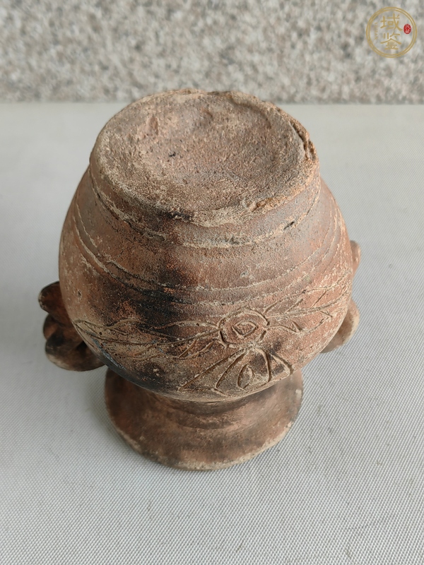 古玩陶瓷刻花雙耳瓶真品鑒賞圖
