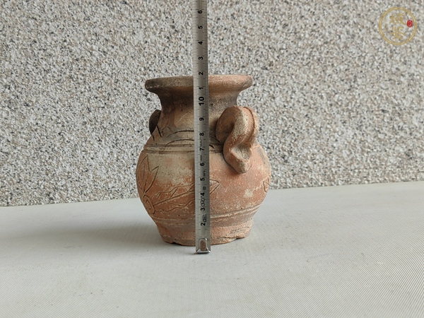 古玩陶瓷刻花雙耳瓶真品鑒賞圖
