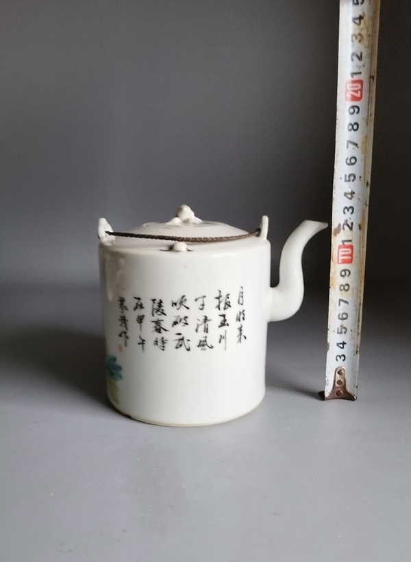 古玩陶瓷清晚期淺絳彩花鳥詩文提梁壺拍賣，當前價格1200元